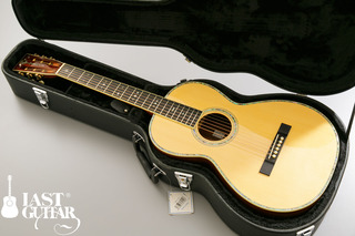 Urano Parlor Guitar (11).jpg