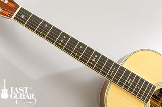 Urano Parlor Guitar (2).jpg