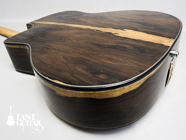 スペインのギター製作家達の本。 Guitarreros de Madrid